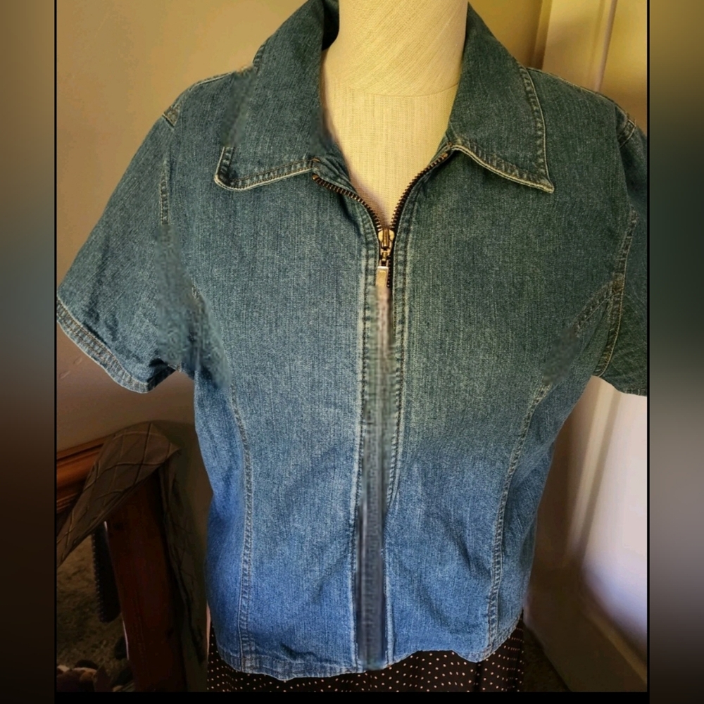 Karen Kane Med Wash Zip Front Stretch Denim CropDenim Zip-Up Short Sleeve Jacket